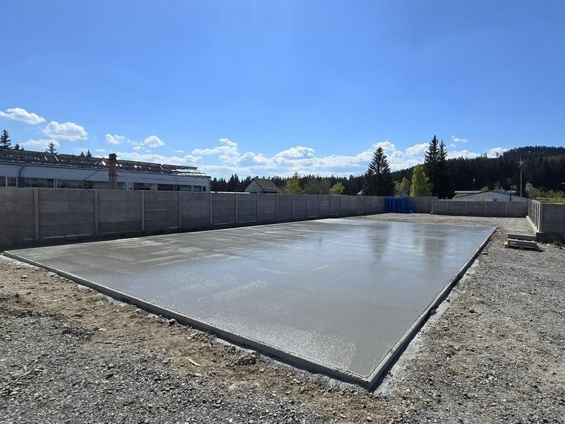 Hotová betonová deska průmyslové plochy