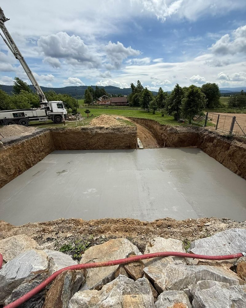 Betonové práce – betonáž základové desky čerpadlem